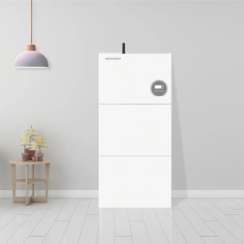 Jednofázový hybridní invertor se 4 MPPT